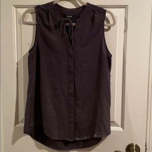 Sleeveless grey top
